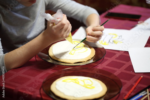 Art drawing on gingerbread