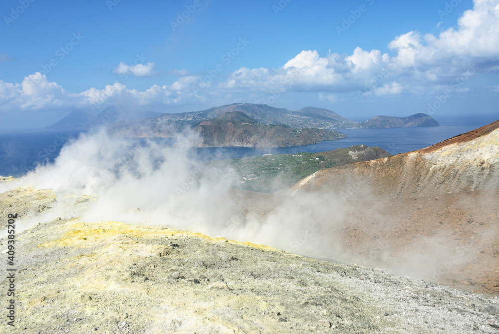 Schwefeldampf am Krater des Vulcano Schwefeldampf am Krater des Vulcano