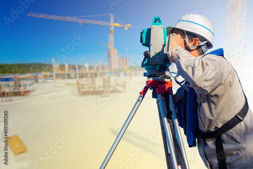 Surveyor. A man uses theodo...