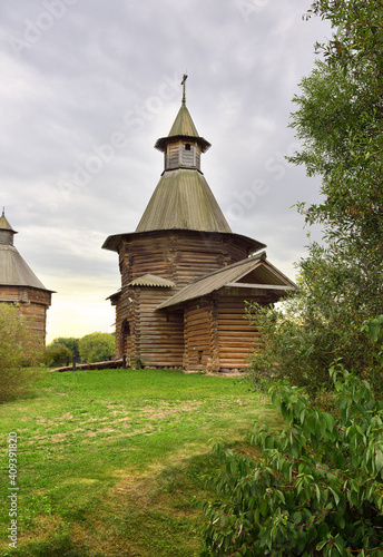 Kolomenskoye Park. Travel tower of the Nikolo-Korelsky monastery. Hipped architecture of the XVII century, traditional wooden log house
