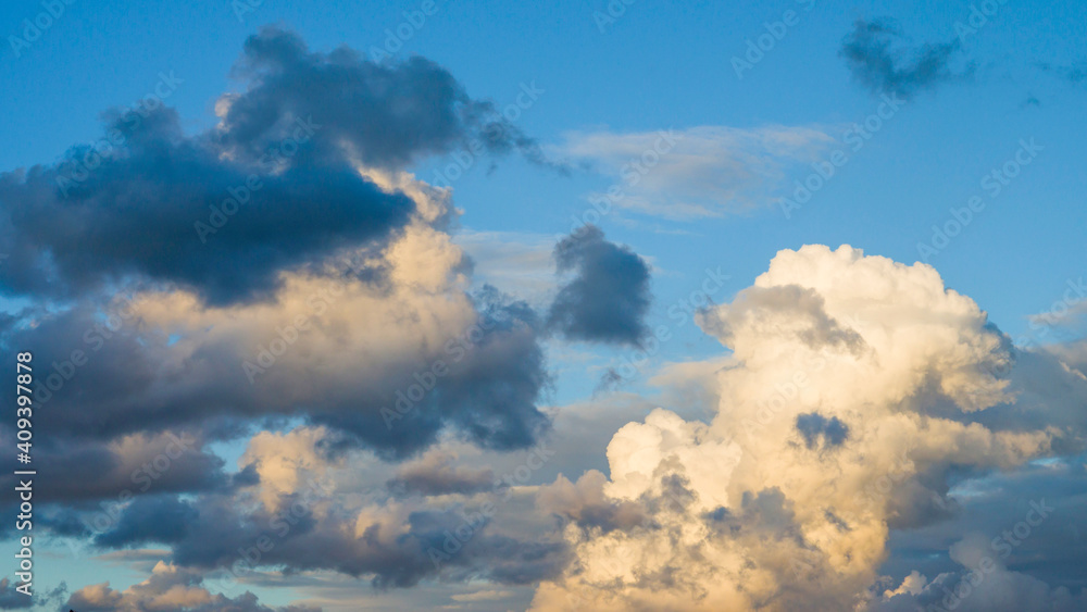 Fototapeta premium Żywe chmury na niebie