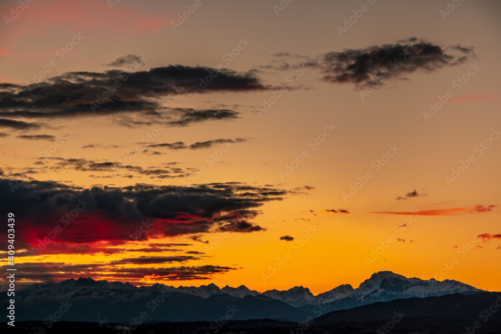Obraz premium Winter colorful sunset in the countryside of Friuli-Venezia Giulia, Italy