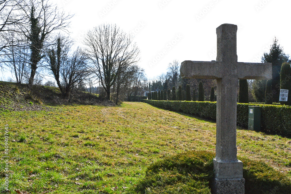Il cimitero di Montorfano in provincia di Como, Lombardia, Italia. Il cimitero di Montorfano in provincia di Como, Lombardia, Italia.