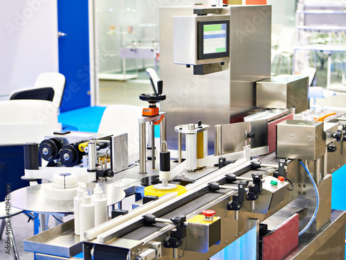 Bilde på lerret Plastic bottle labeling machines