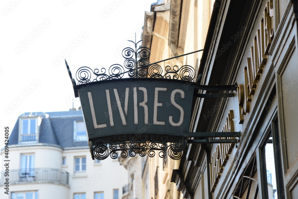 Ancienne Enseigne de librairie en France Photos | Adobe Stock