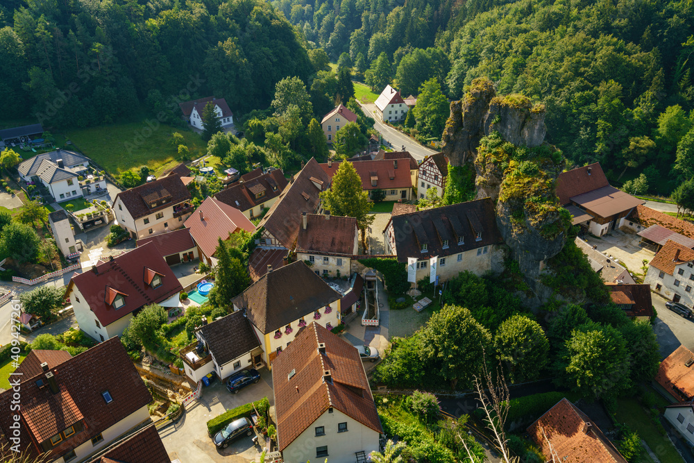Felsendorf Tüchersfeld mit dem Fränkischen Schweiz Museum, Stadt Pottenstein, Fränkische Schweiz, Landkreis Bayreuth, Franken, Oberfranken, Bayern, Deutschland Felsendorf Tüchersfeld mit dem Fränkischen Schweiz Museum, Stadt Pottenstein, Fränkische Schweiz, Landkreis Bayreuth, Franken, Oberfranken, Bayern, Deutschland
