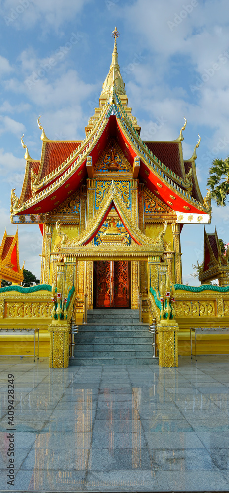 Obraz premium view of the buddhist temple in thailand 