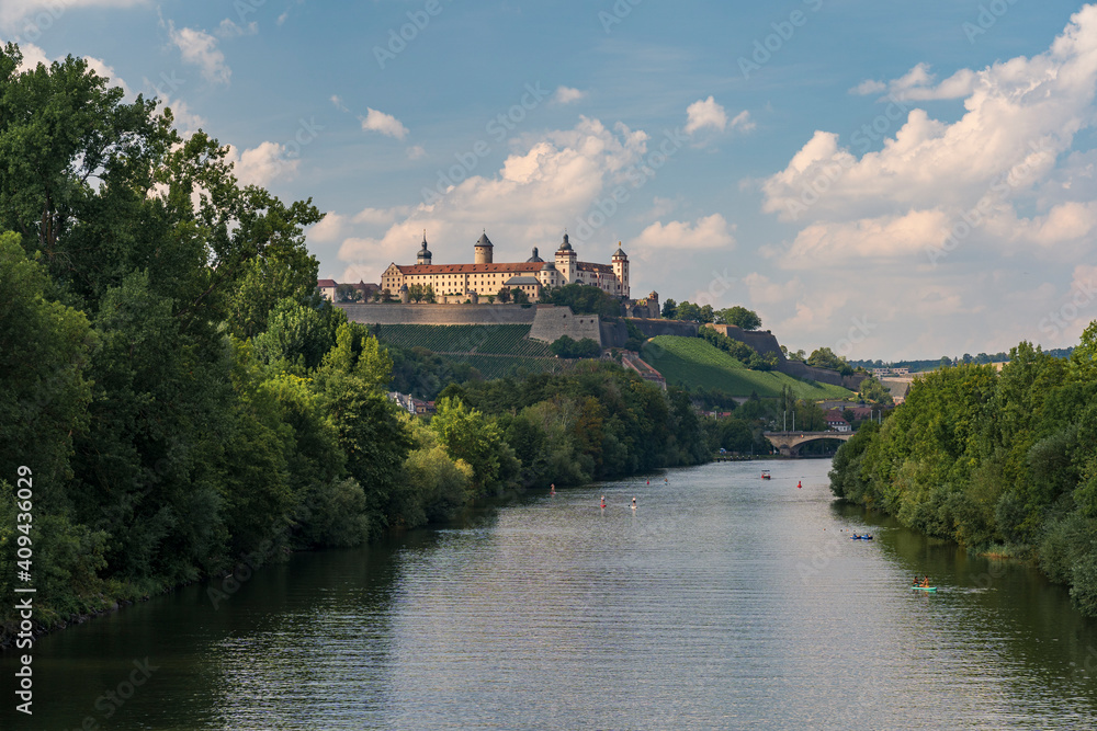 Blick zur Festung Marienberg in Würzburg vom Main aus, Unterfranken, Franken, Bayern, Deutschland