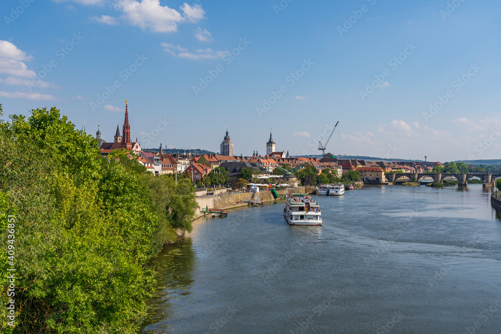 Blick vom Main auf die Altstadt von Würzburg, Unterfranken, Franken, Bayern, Deutschland