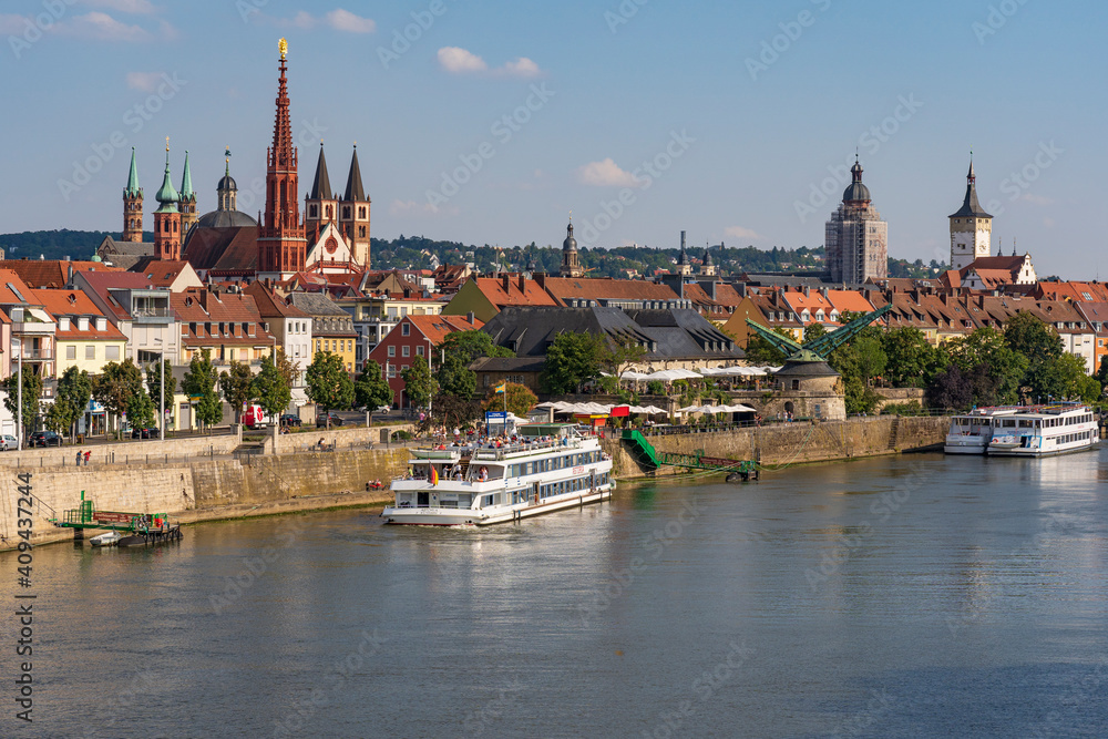 Naklejka premium Blick vom Main auf die Altstadt von Würzburg, Unterfranken, Franken, Bayern, Deutschland