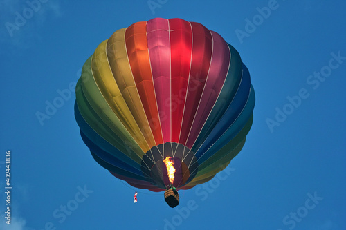 Foto colorful hot air balloon in flight