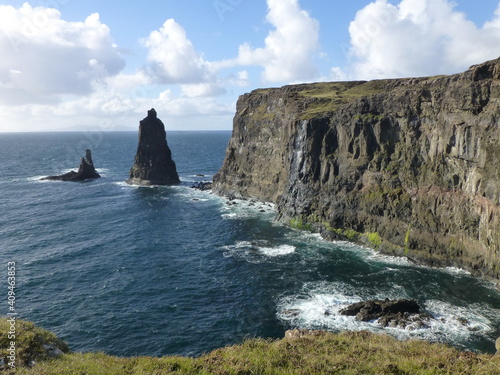Bilde på lerret View of Macleod's Maidens, Isle of Skye, on a sunny blustery Autumn day