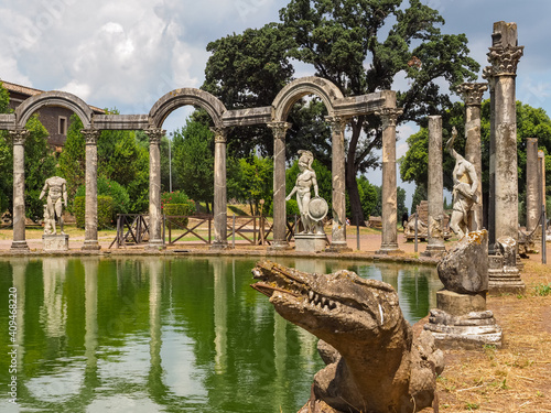 Photos Ruined columns, marble sculptures and crocodile on the curved side of the canal-pool Canopo