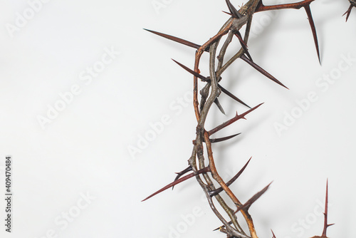 Photo Crown of thorns Jesus Christ isolaten on white