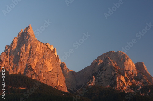Der 2563 m hohe Schlern ist ein Berg in den Südtiroler Dolomiten in Italien.