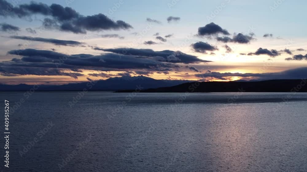 Coucher de soleil sur l'étang de Leucate et le Canigou
Coucher de soleil sur l'étang de Leucate et le Canigou