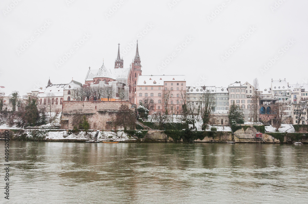 Basel, Münster, Kirche, Pfalz, Rhein, Rheinufer, Grossbasel, Altstadt, Altstadthäuser, Winter, Schnee, Schneedecke, Basel-Stadt, Schweiz