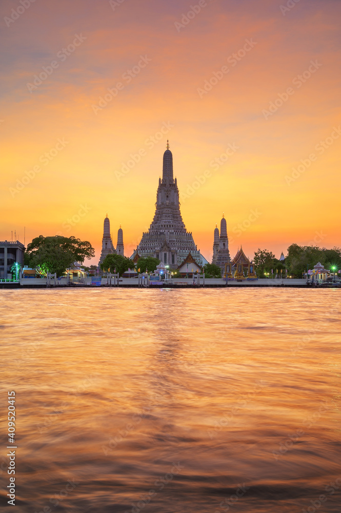 Wat Arun temple or temple of the dawn with vibrant sky at sunset