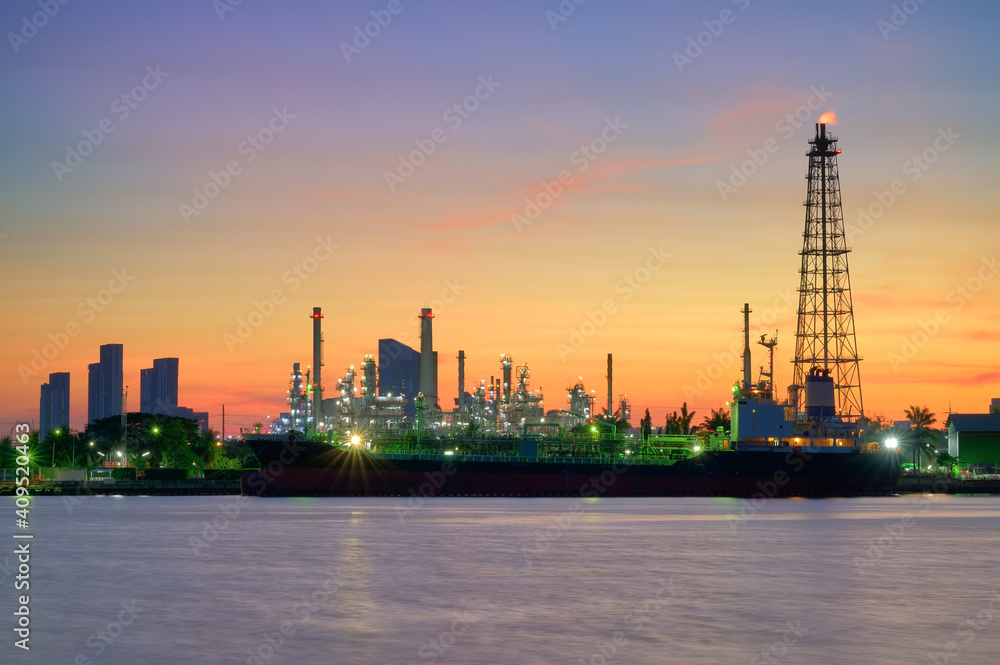 Naklejka premium Oil refinery power plant closed to Chao Phraya river in Bangkok Thailand