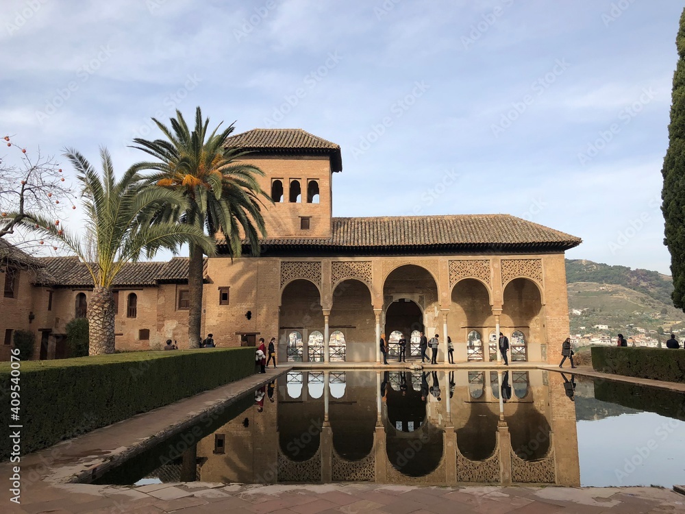 Fototapeta premium Generalife Alhambra gardens view