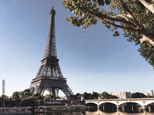 Eiffel Tower, Paris © Taran