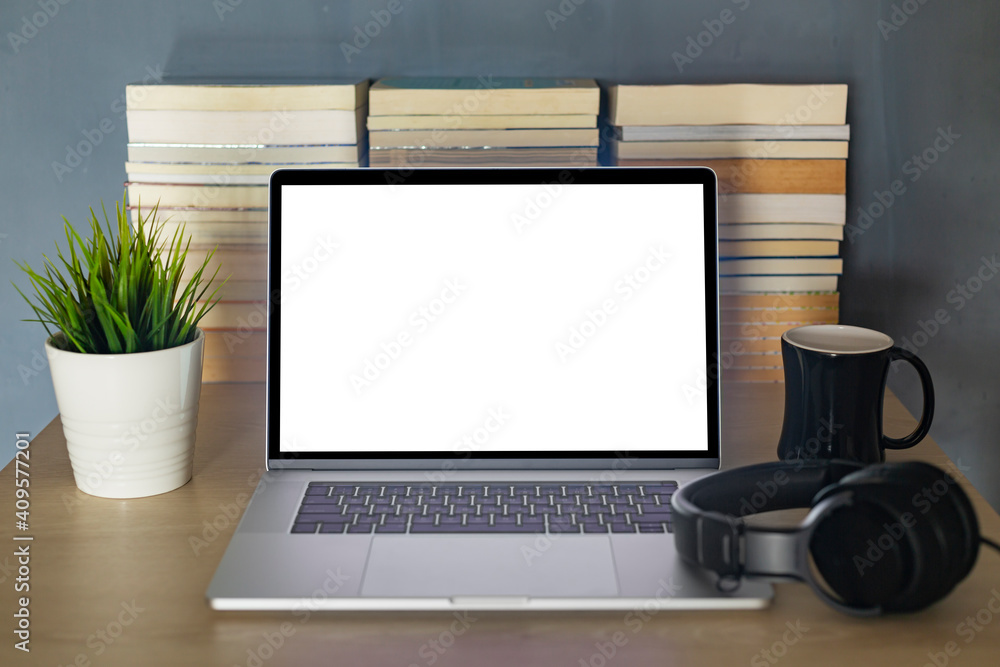 Fototapeta premium Laptop Mock Up For Online Learning Online classroom blank monitor screen