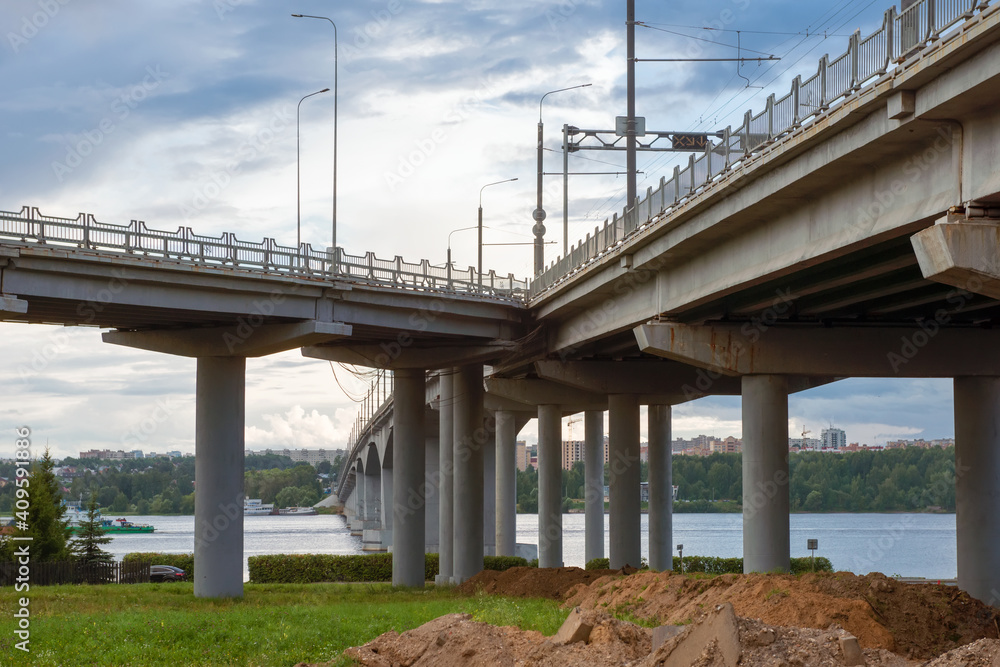 Automobile bridge over the Volga river in the city of Kostroma Automobile bridge over the Volga river in the city of Kostroma