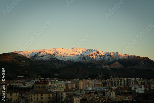 Montañas nevadas