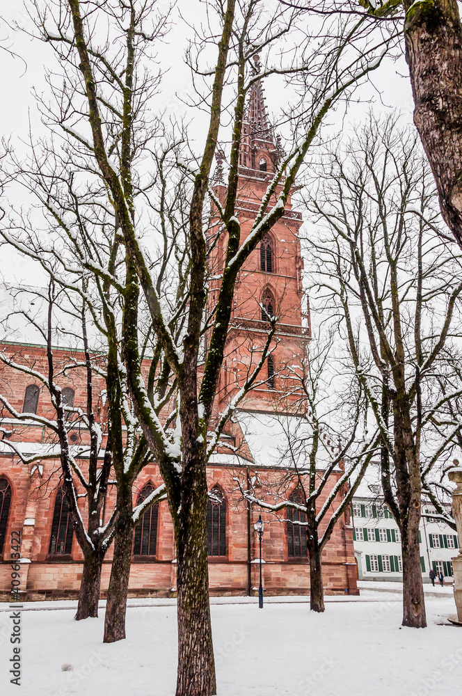 Basel, Münster, Kirche, Münsterplatz, Brunnen, Schnee, Schneedecke, Grossbasel, Altstadt, Altstadthäuser, Stadt, Pfalz, Kreuzgang, Rhein, Winter, Schweiz Basel, Münster, Kirche, Münsterplatz, Brunnen, Schnee, Schneedecke, Grossbasel, Altstadt, Altstadthäuser, Stadt, Pfalz, Kreuzgang, Rhein, Winter, Schweiz