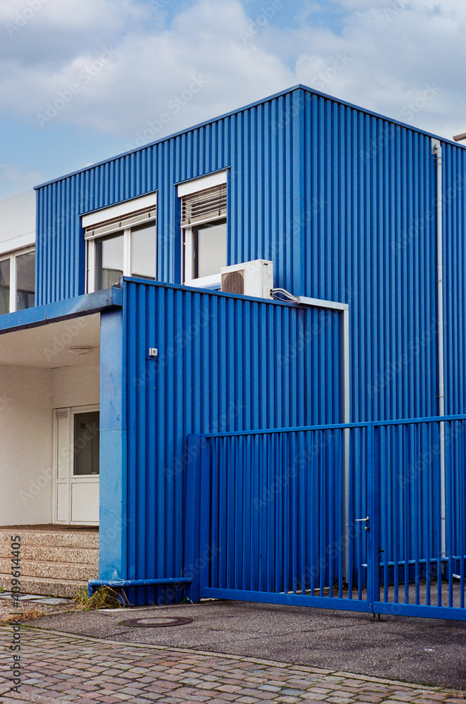 Fototapeta premium vaccination advice in blue container, coronavirus vaccination centre.