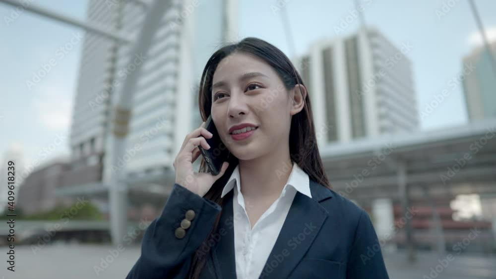 portriat asian young business woman calling mobile phone in the city portriat asian young business woman calling mobile phone in the city