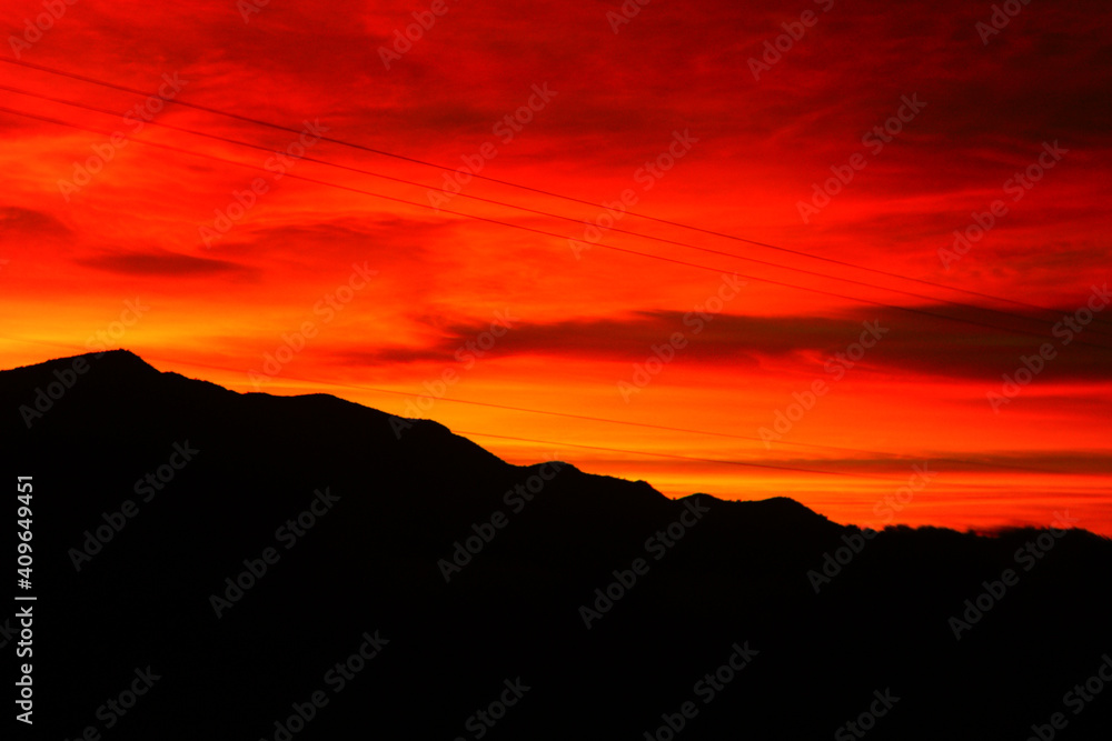 Obraz premium Atardecer en la montaña 
