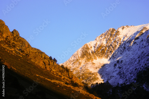 Rayo de sol en la montaña