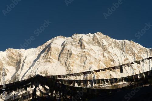 Annapurna con bandiere tibetane