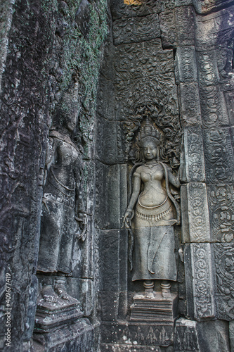 Travel through Cambodia at the temple complex. © дима колмогорцев