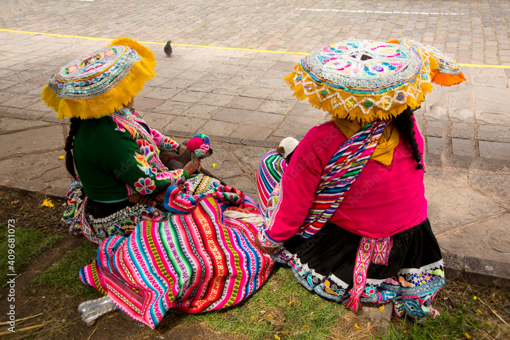 Fototapeta peruvian girls wearing typical clothes