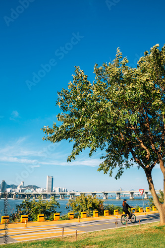 Fototapeta Naklejka Na Ścianę i Meble -  Jamsil Hangang river park in Seoul, korea