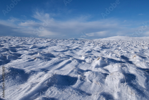 snow waves pattern on a hill © Jitka
