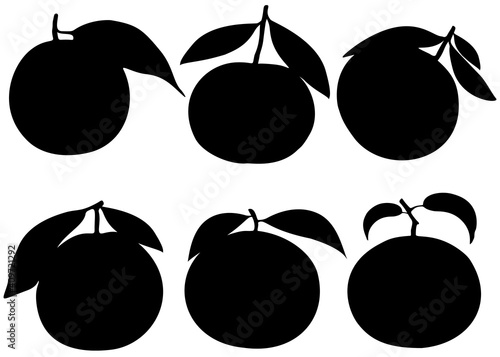 Tangerines with leaves in a set.