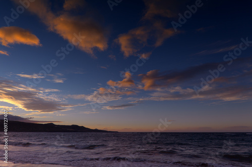 Fototapeta Naklejka Na Ścianę i Meble -  Sunset on Las Canteras beach in Las Palmas de Gran Canaria
