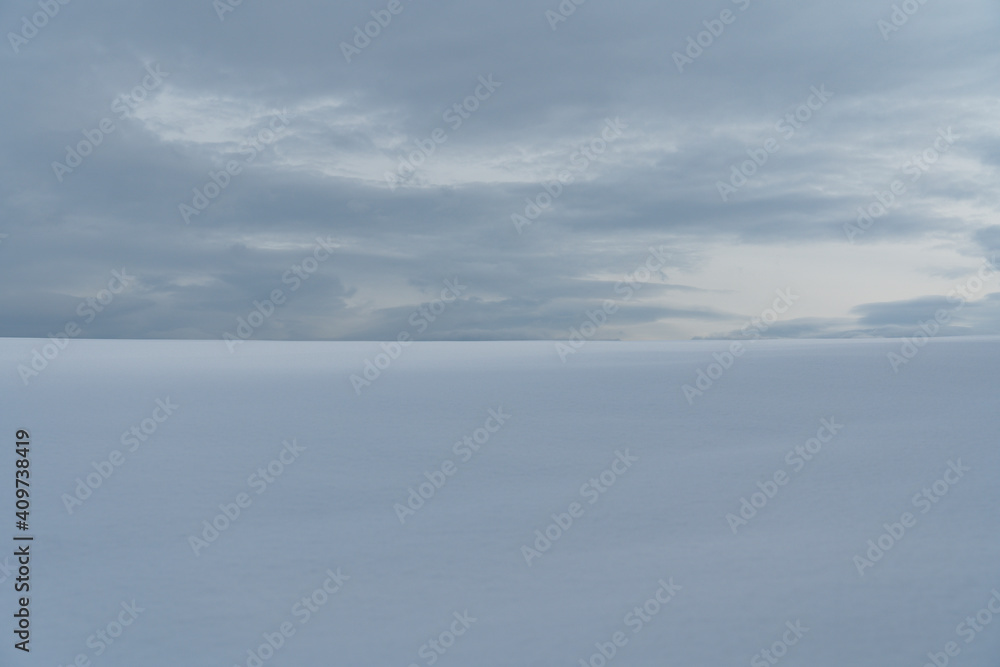 A view of the snow field stretched to the horizon