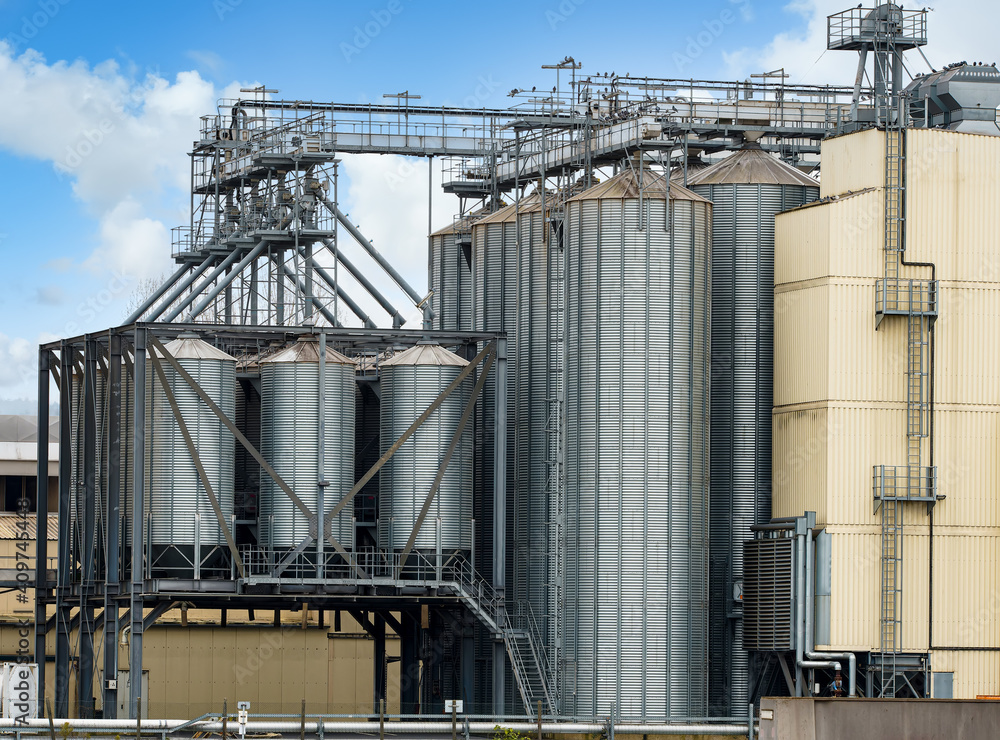 Obraz premium Getreidesilos/Saatgutsilos