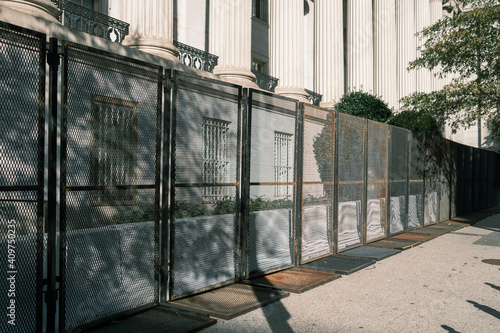 Fototapeta Naklejka Na Ścianę i Meble -  Fenced Building in Washington DC