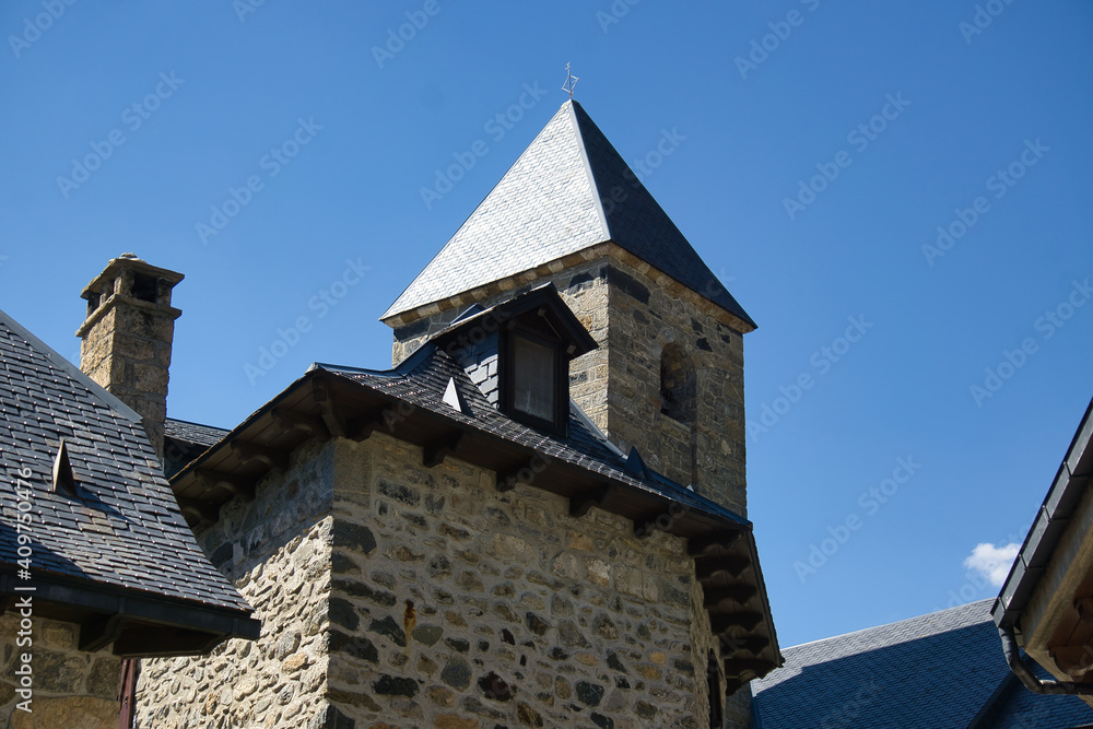 Fototapeta premium Lanuza town, an old village on the banks of the Gallego river, located in Hueca, Aragon, Spain.