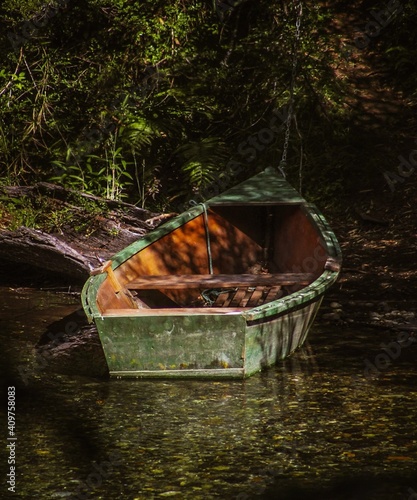 bote en el lago