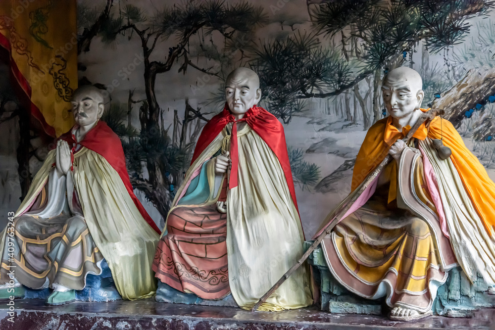 Fototapeta premium Three Budhas Mianshan Temple Jugeng China