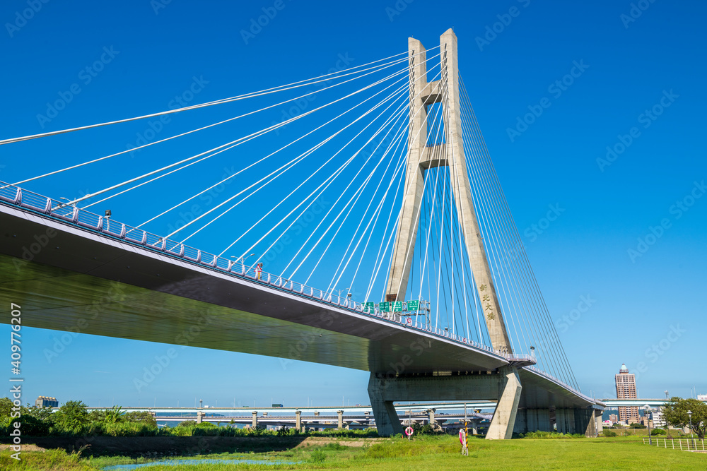 Obraz premium New Taipei Bridge at Day, Taipei, Taiwan.