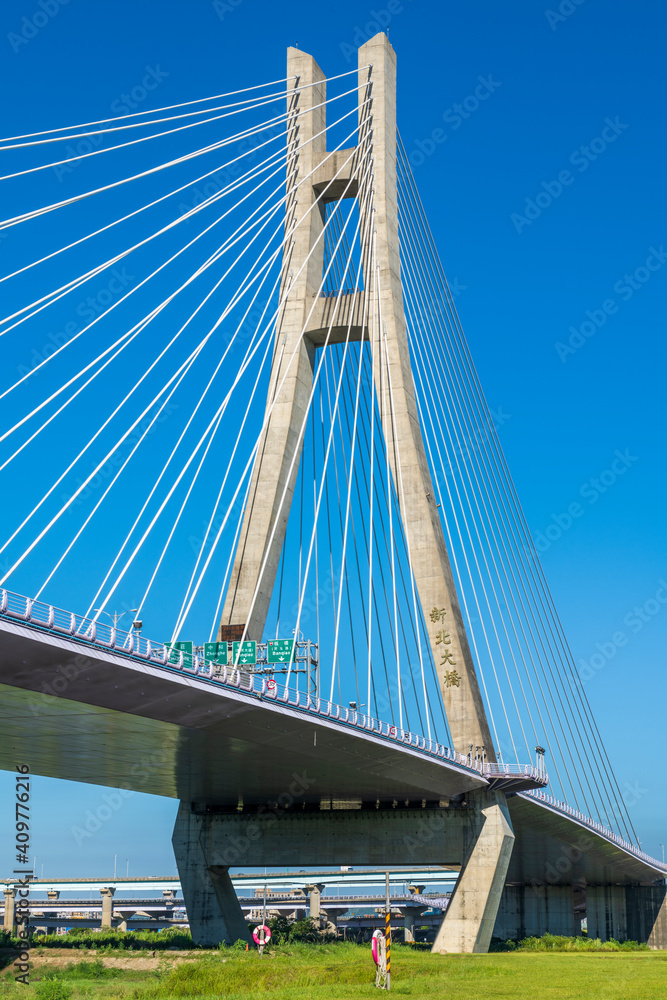 Obraz premium New Taipei Bridge at Day, Taipei, Taiwan.