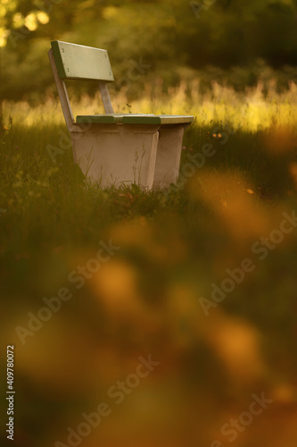 Stadtspaziergang bei abendlicht Sommer in amberg mit bank photo