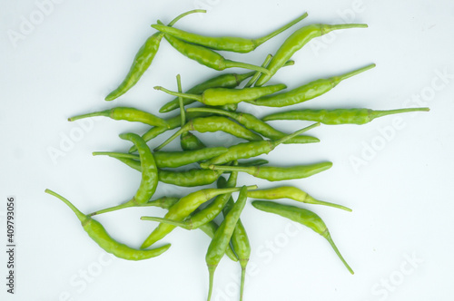 Green Thai chile peppers vary in size and shape, depending on the specific variety, and are generally small, conical, and slender, tapering to a point on the non-stem end.
